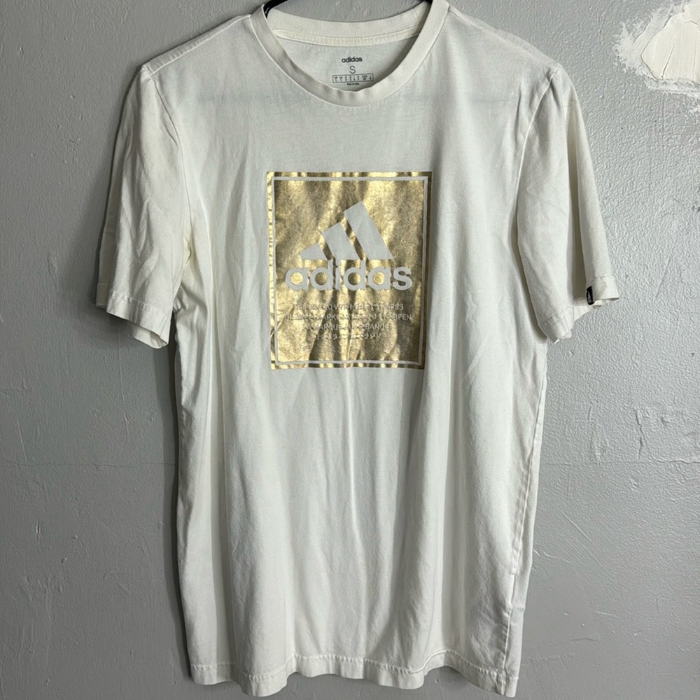 Adidas T shirt gold logo